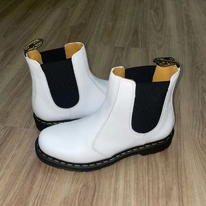 Doc Martens 2976 Chelsea Boots White Leather New! Dr Marten 9.5 men 11 women